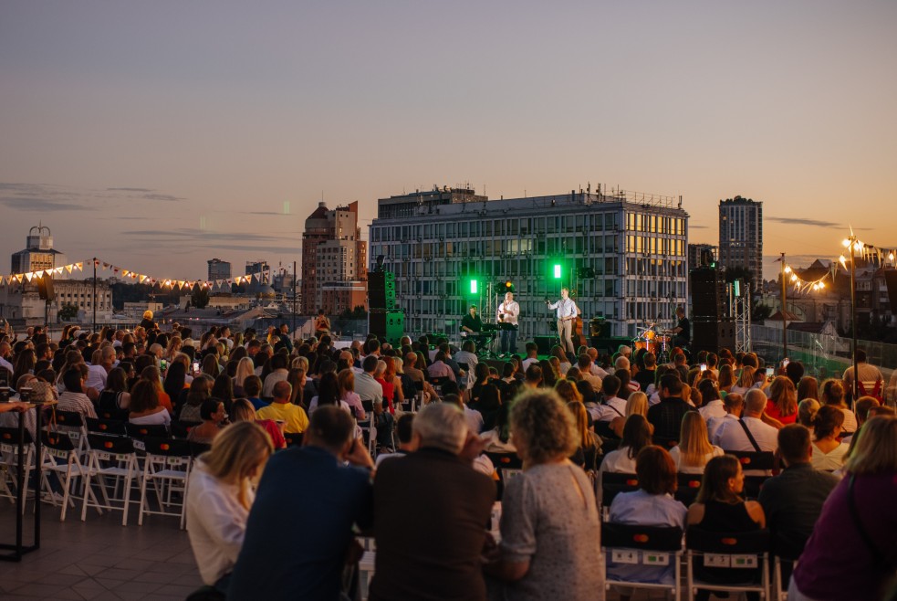 pop-hiti-u-vikonanni-simfonichnogo-orkestru-a-concert_544