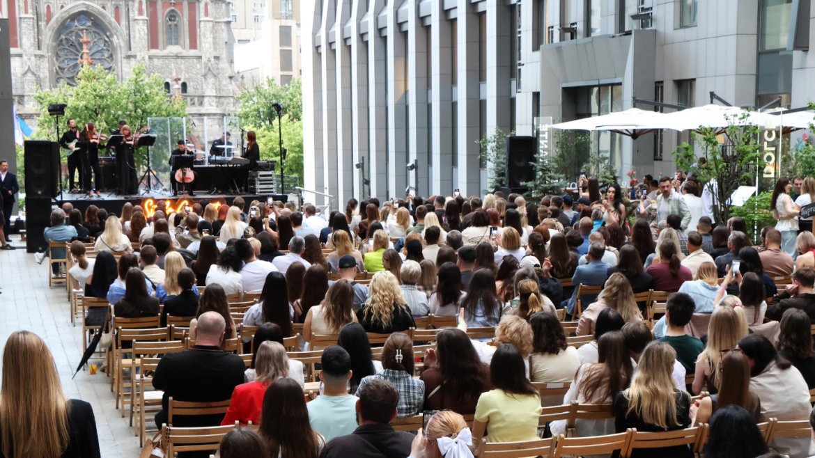 muzyka-bruno-mars-ta-the-weeknd-svitlo-concert_123