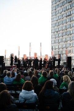 rok-hiti-u-vikonanni-orkestru-na-terasi-gulliver-a-concert_317