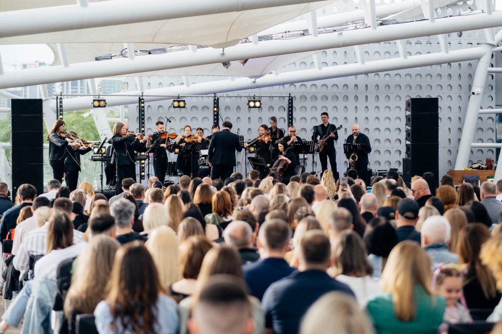 rok-hiti-u-vikonanni-orkestru-na-terasi-gulliver-a-concert_99