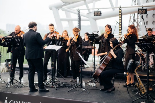rok-hiti-u-vikonanni-orkestru-na-terasi-gulliver-a-concert_971