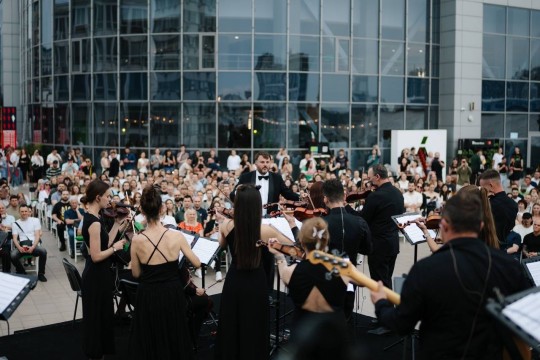 sting-vechir-dzhazu-na-terasi-gulliver-a-concert_44