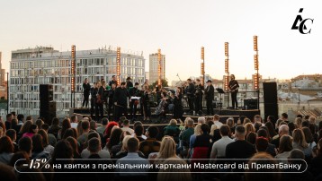 Michael Jackson у виконанні оркестру на терасі Гулівер