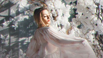 Vivienne Mort з вокальним квартетом