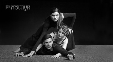 За зачиненими дверима