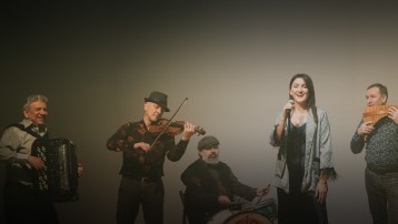 Musique Café: Музика народжена сценою і кіно