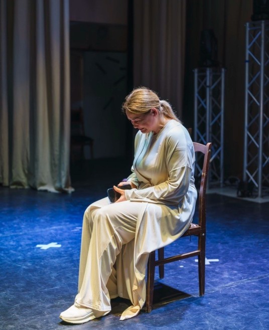 psihologichna-drama-pizni-gosti_567