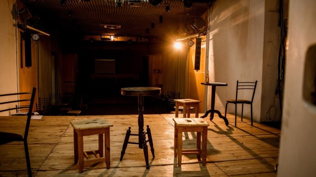 chernigivskii-oblasnii-molodizhnii-teatr_680