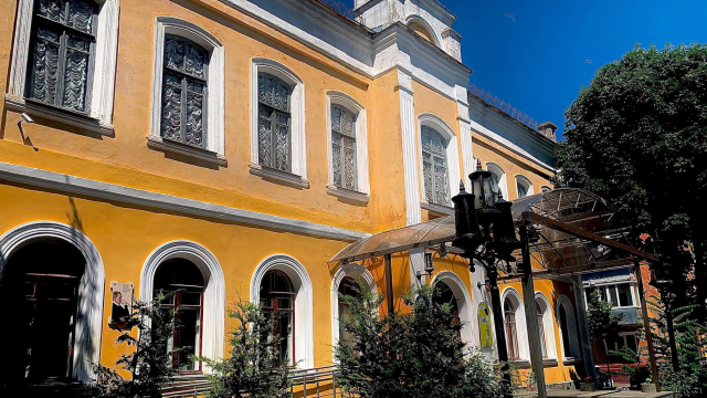 chernigivskii-oblasnii-molodizhnii-teatr_997